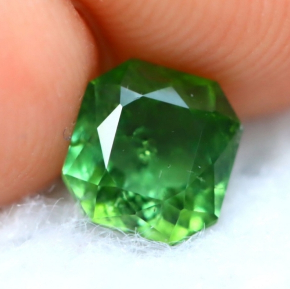 Rare Green Cuprian Tourmaline - Picture 2 of 2